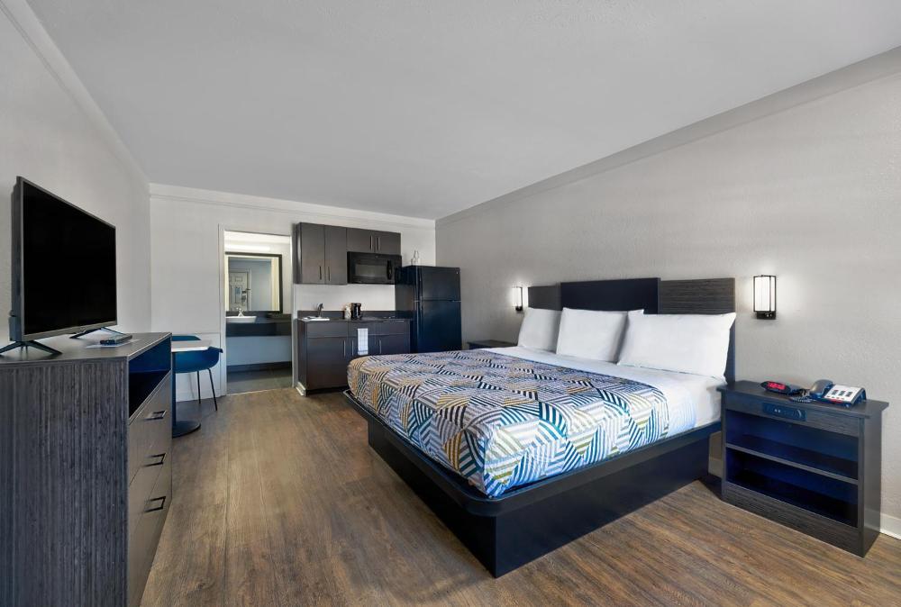 Standard King Room - Non-Smoking  interior